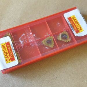 4x Sandvik R166.0G-16MM02-200 1020 RH Ext 2mm Threading Carbide Insert CI1511